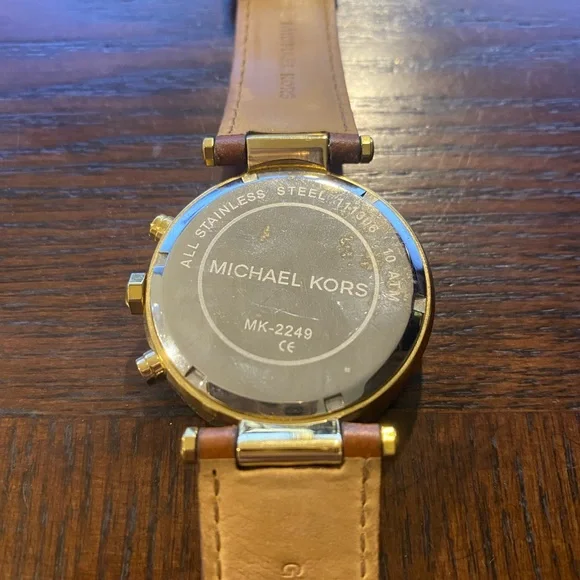 Michael Kors Women’s Watch - leather strap *needs battery - Picture 3 of 12